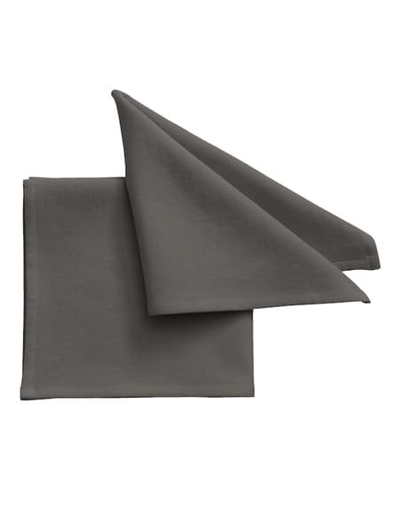Gefaltete graue Serviette mit zwei überlappenden Ecken, auf einem weißen Hintergrund.